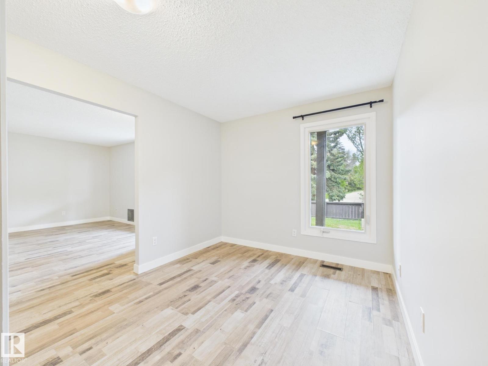 152 Surrey Gardens NW - 32