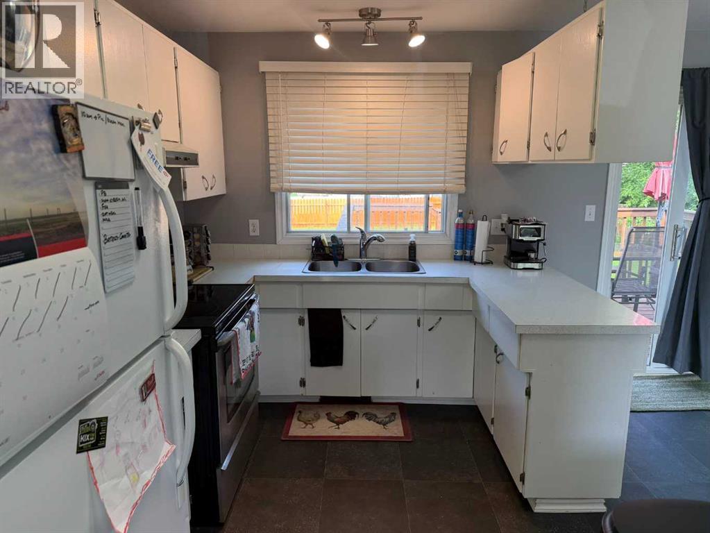 4819 45 Street - photo 2