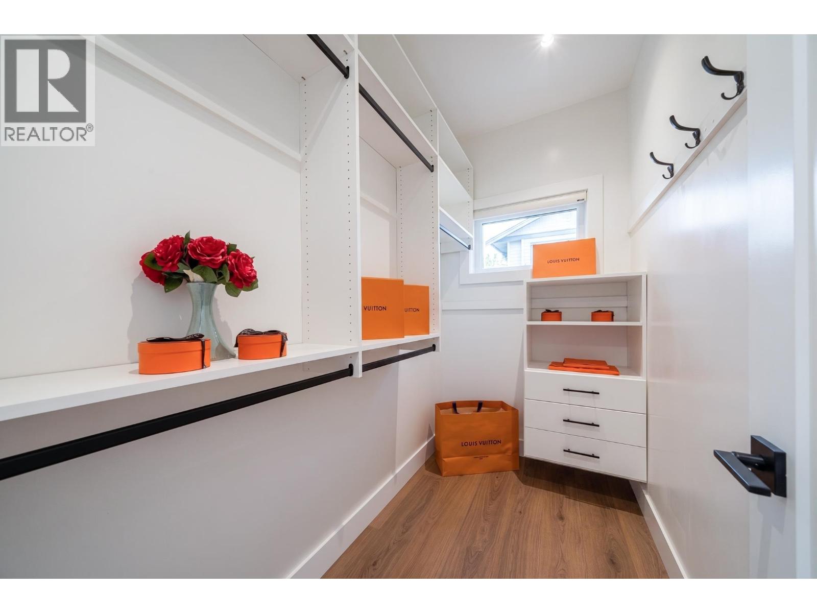 10211 SWINTON Crescent, Richmond