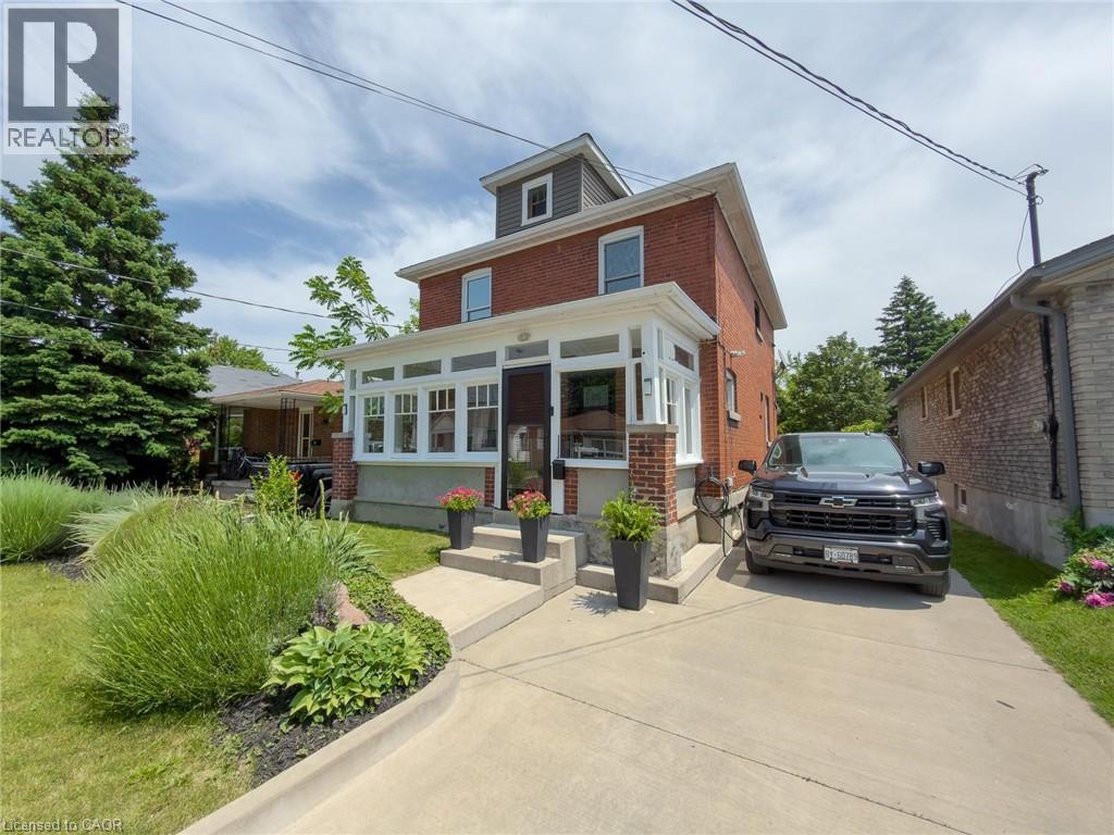 32 LORNE Street - 3