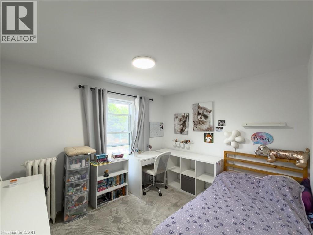 32 LORNE Street - 25