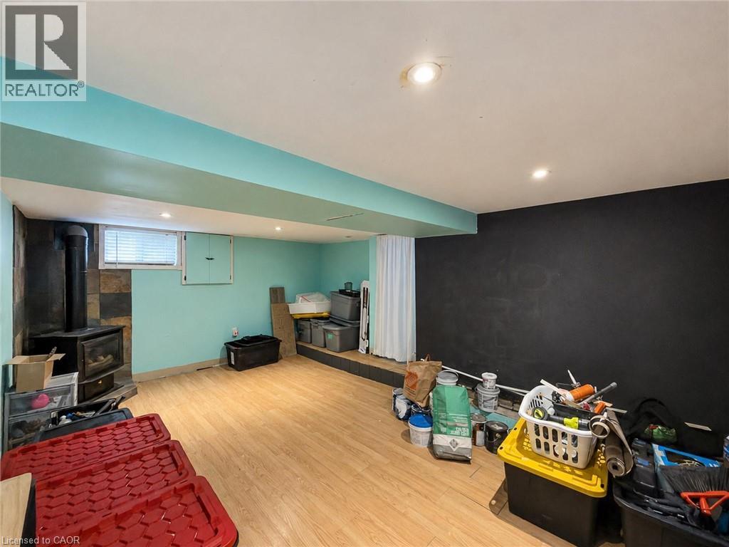 32 LORNE Street - 26
