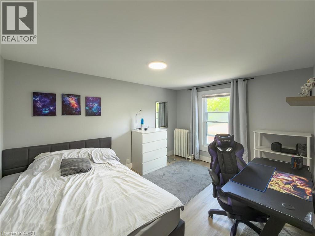 32 LORNE Street - 23