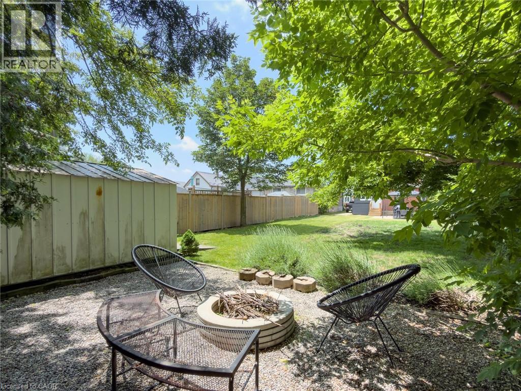 32 LORNE Street - 9