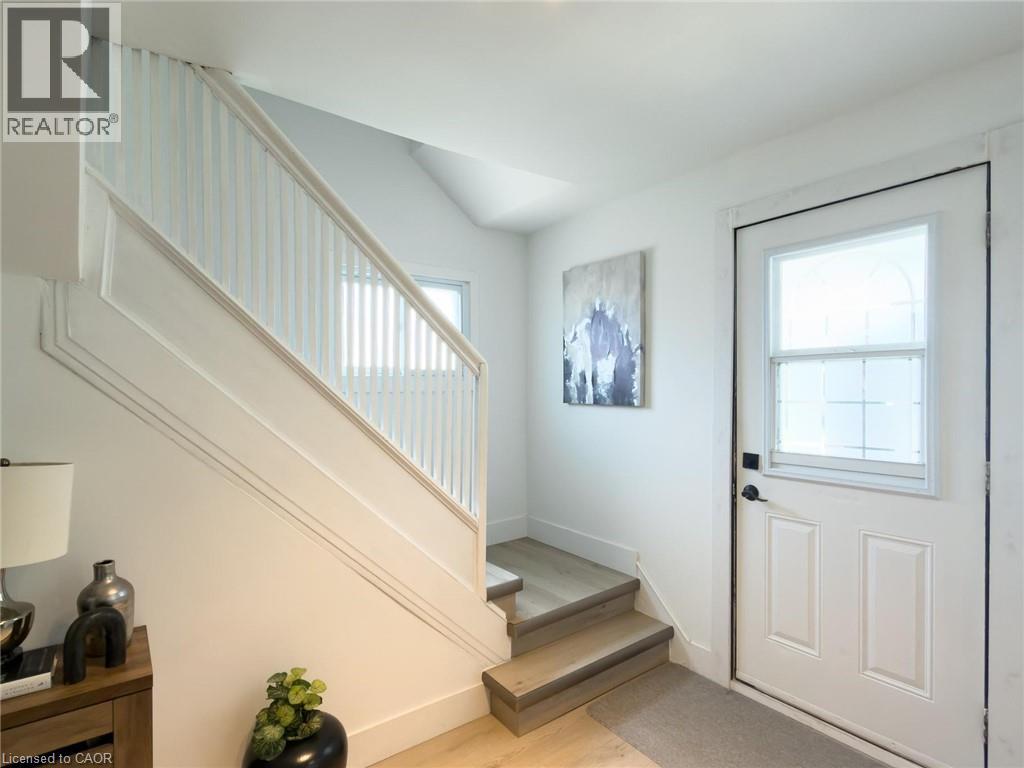 32 LORNE Street - 11