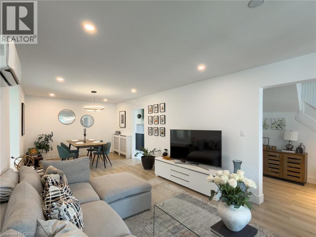 32 LORNE Street - 13