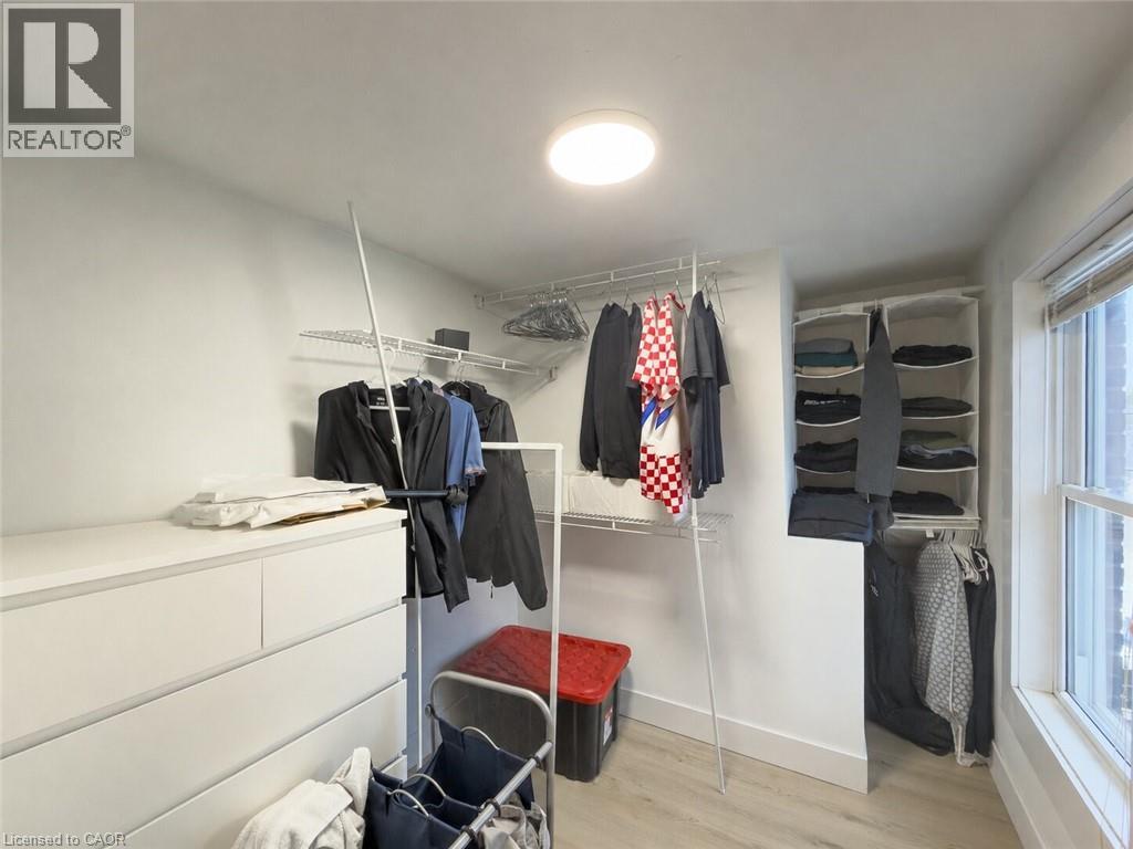 32 LORNE Street - 22