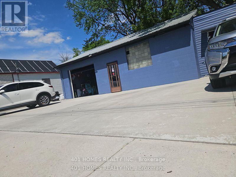 1092 BRYDGES STREET - 2