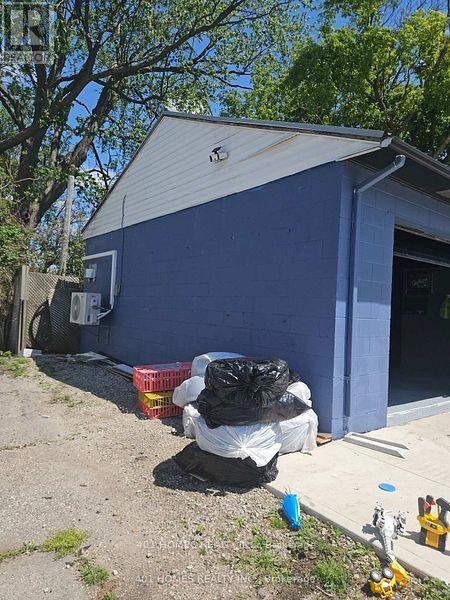 1092 BRYDGES STREET - 7