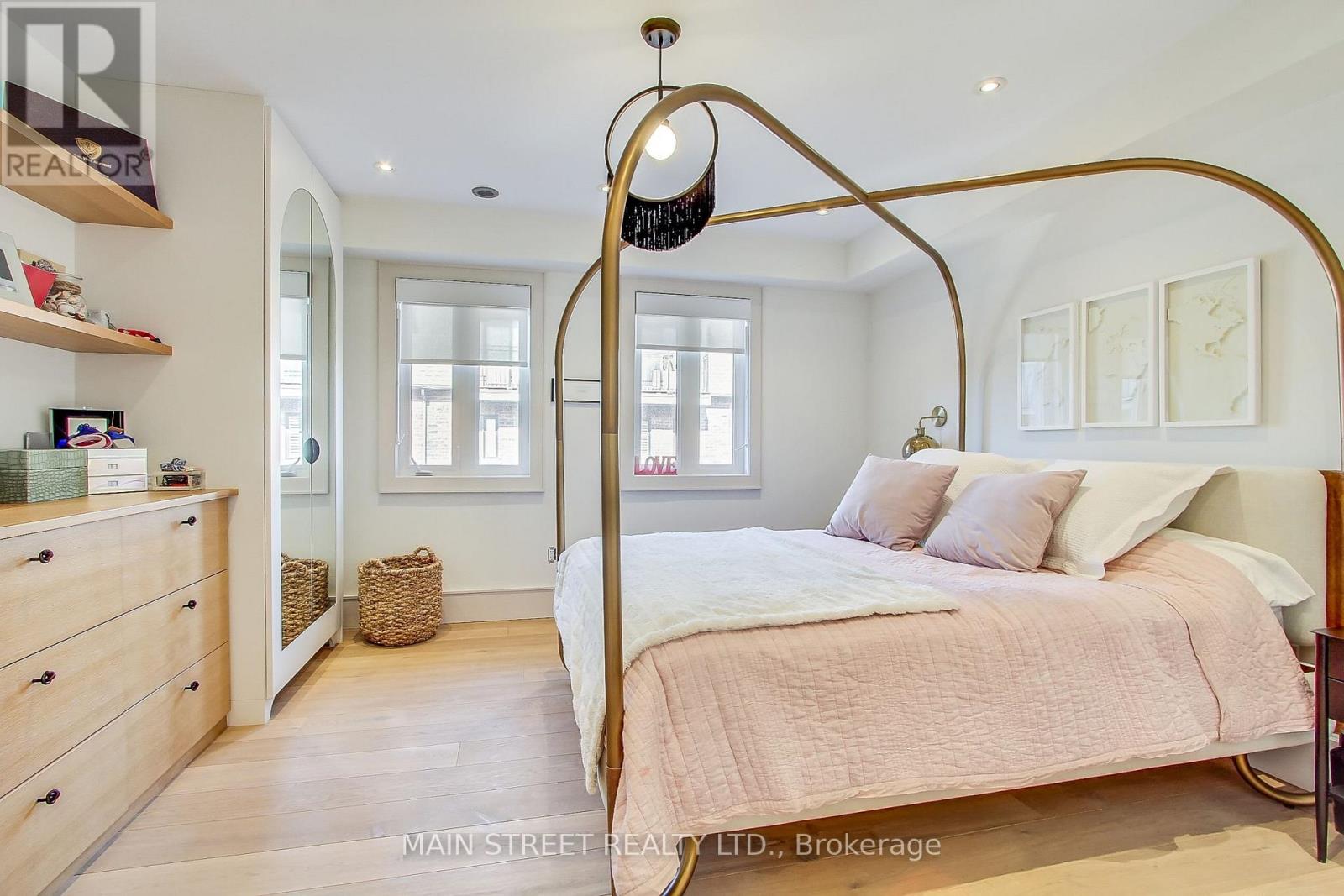 #27 12 POWSELAND CRESCENT - 26