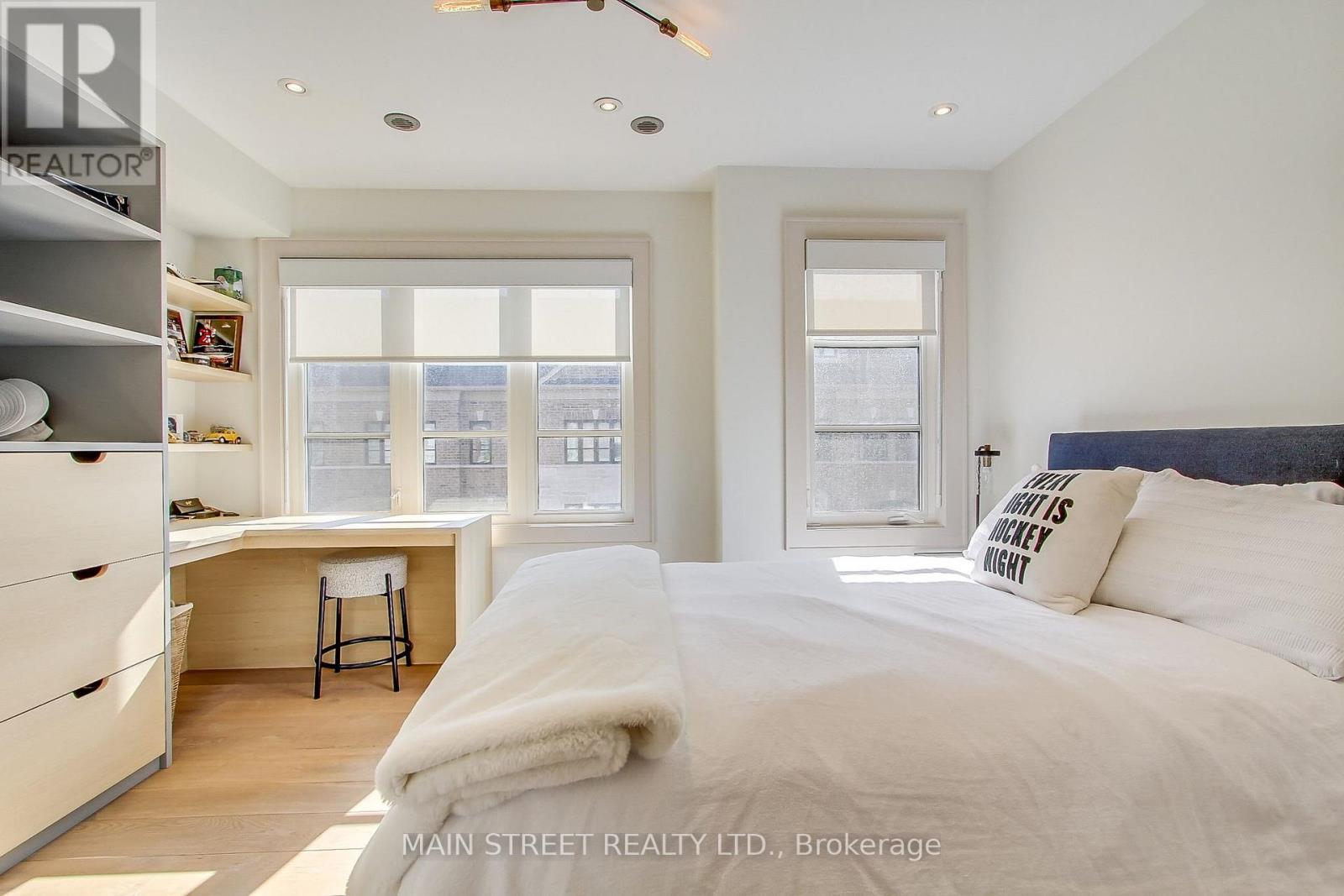 #27 12 POWSELAND CRESCENT - 29