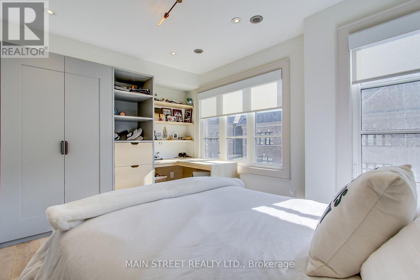 #27 12 POWSELAND CRESCENT - 31