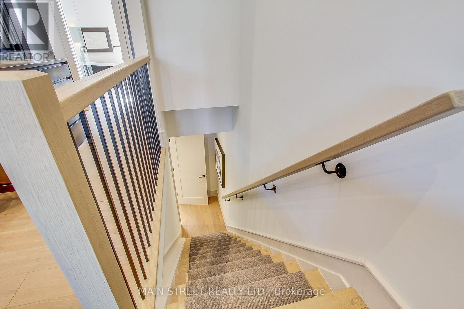 #27 12 POWSELAND CRESCENT - 36