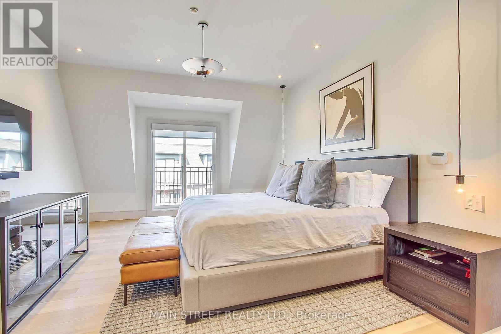 #27 12 POWSELAND CRESCENT - 44