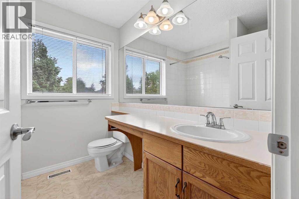 98 River Rock Crescent SE — photo 35