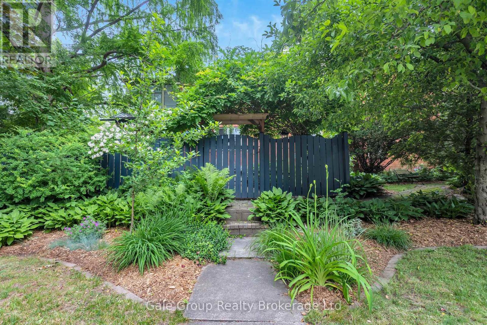 105 VANSITTART AVENUE - 11