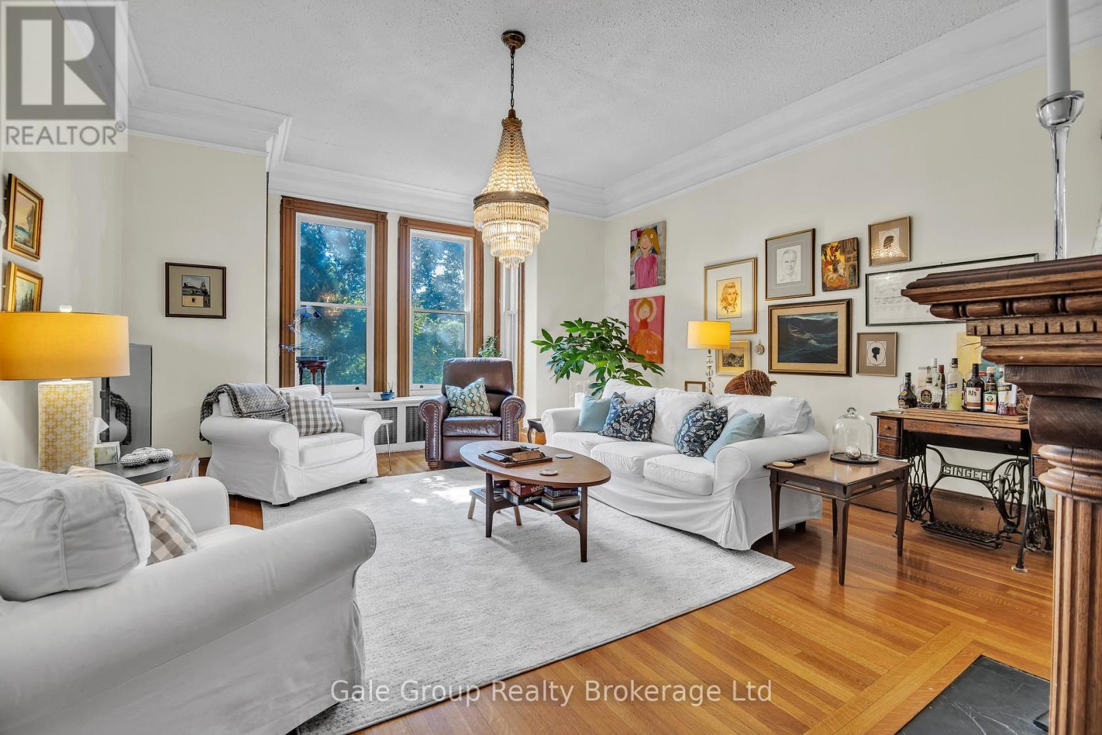 105 VANSITTART AVENUE - 22