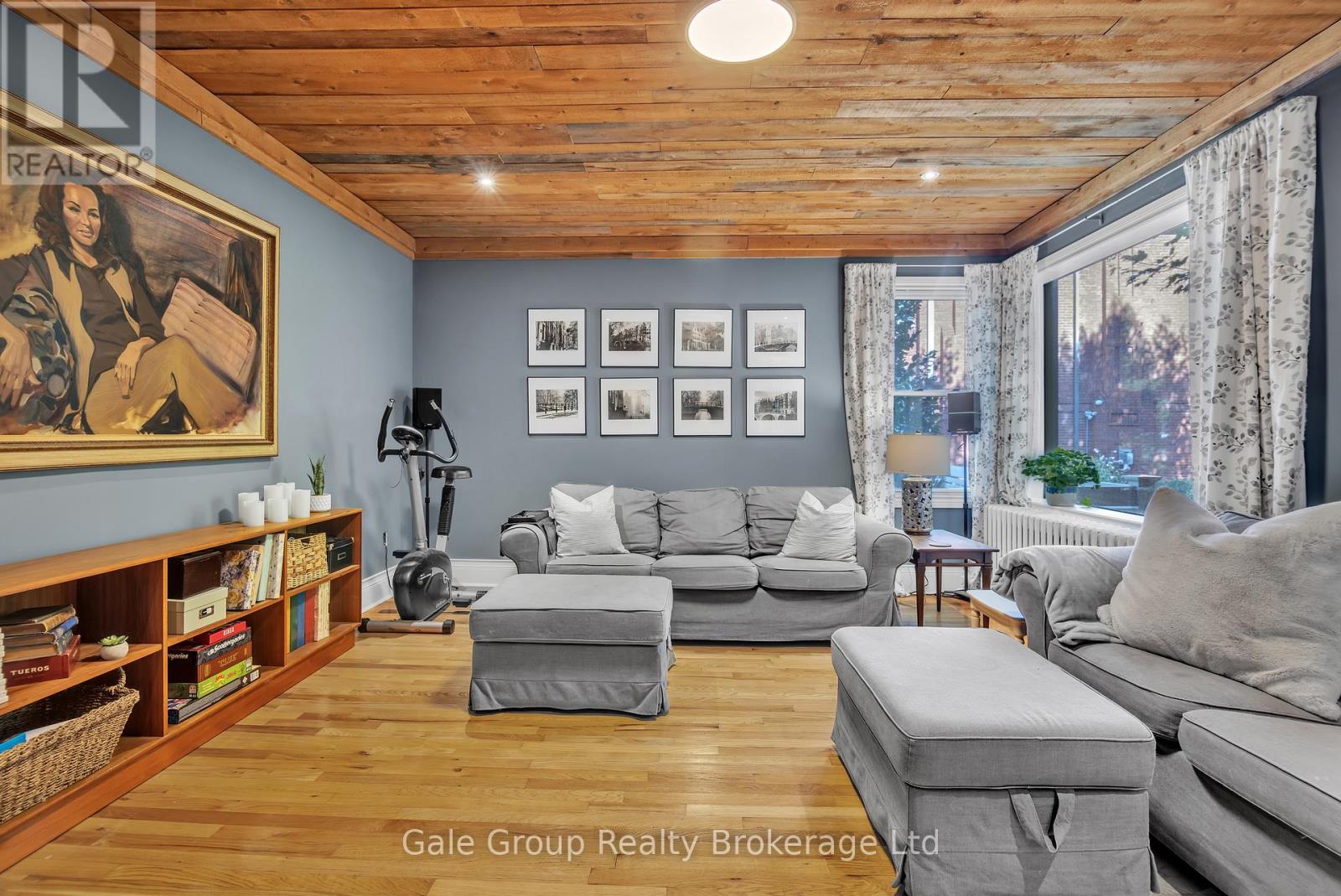 105 VANSITTART AVENUE - 25