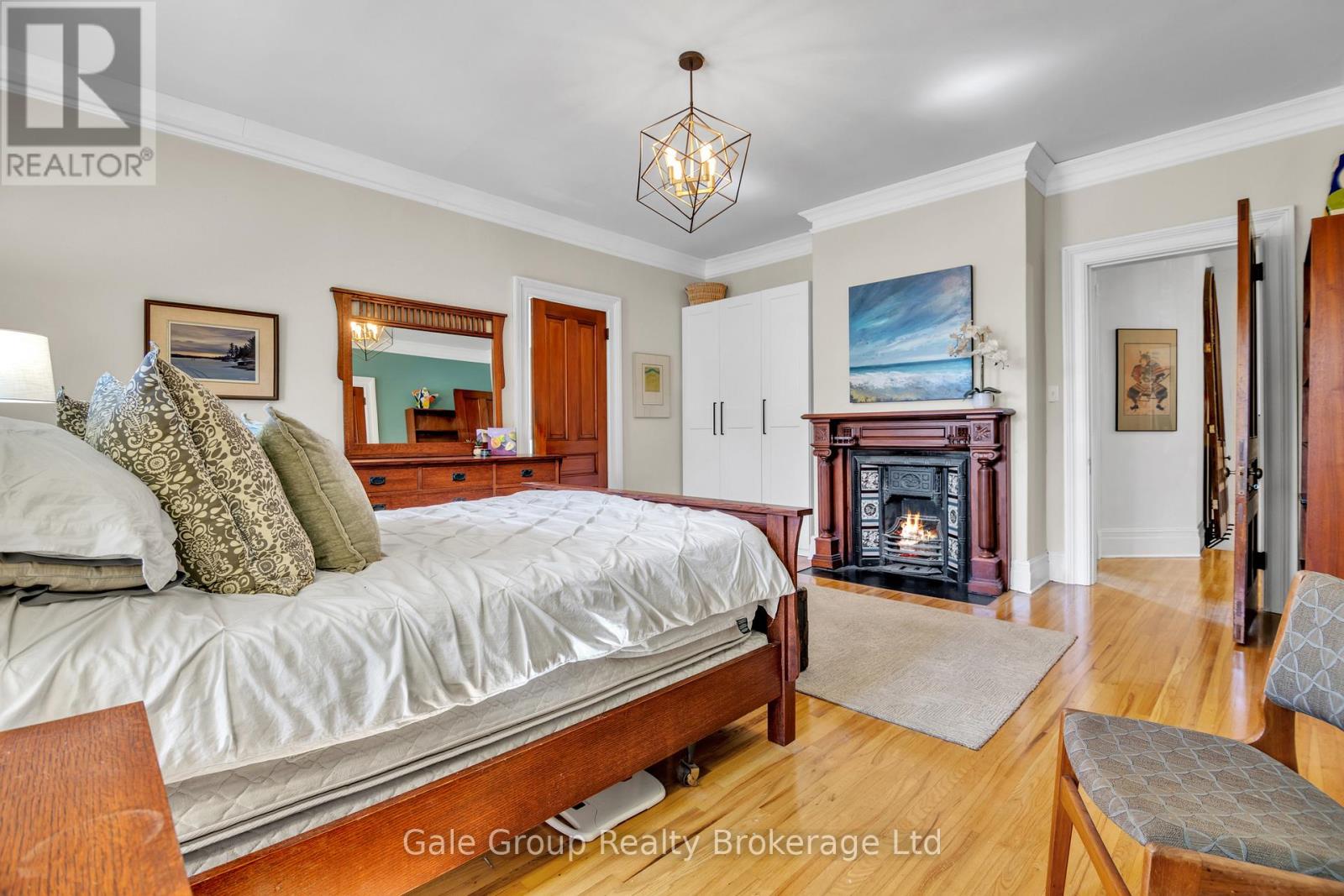 105 VANSITTART AVENUE - 34