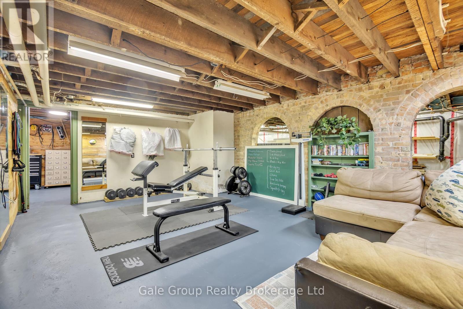 105 VANSITTART AVENUE - 44