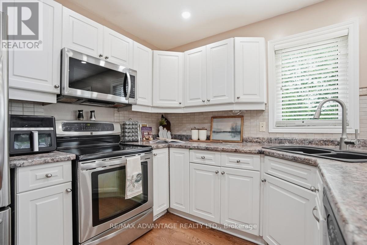 535 THORNWOOD DRIVE - 8