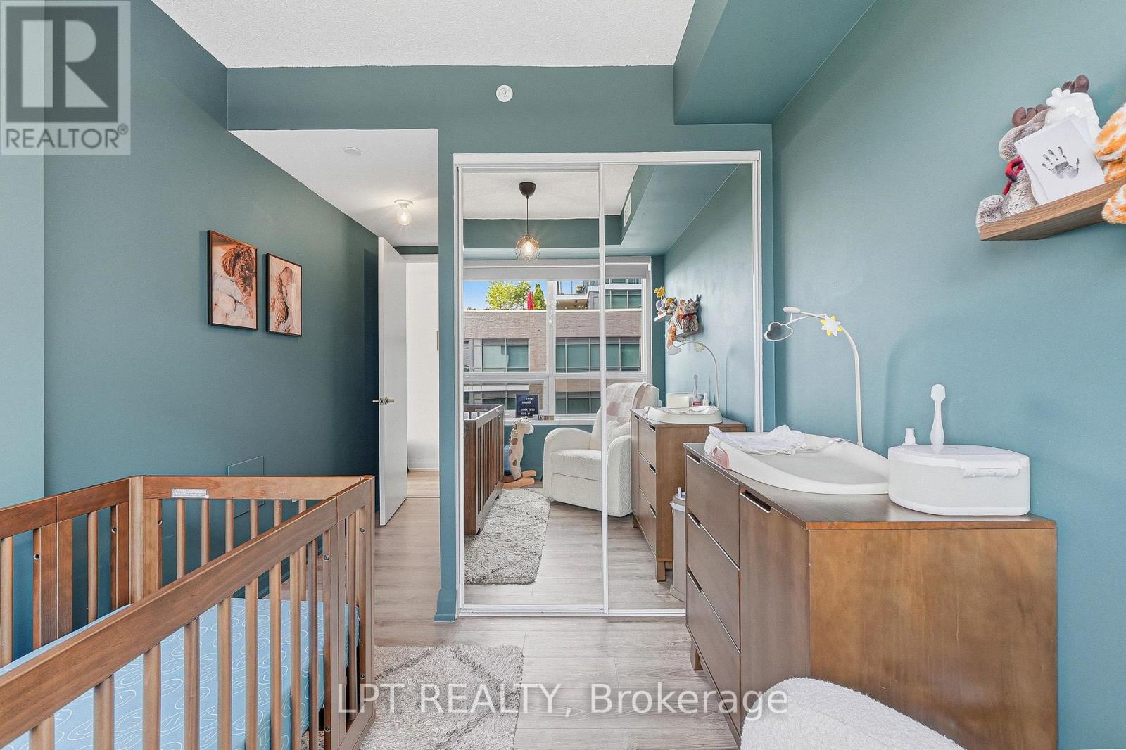 #709 10 GIBBS ROAD - 27