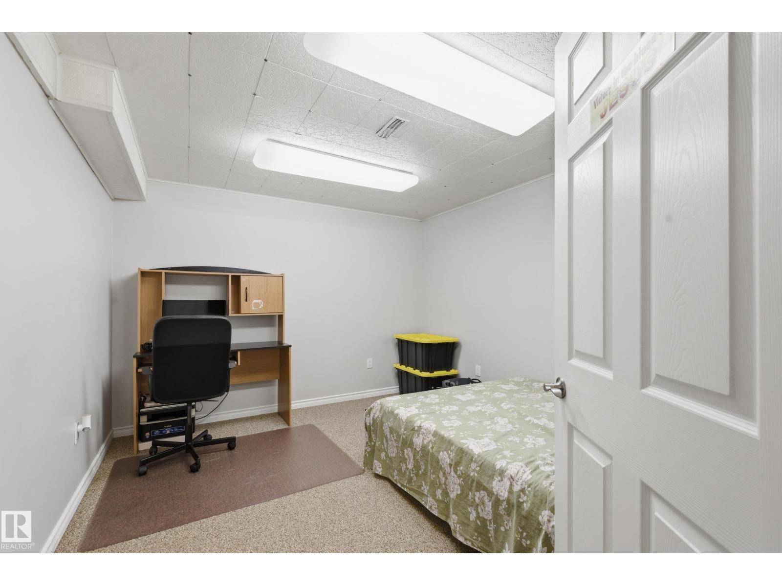 2103 53 ST NW — photo 32