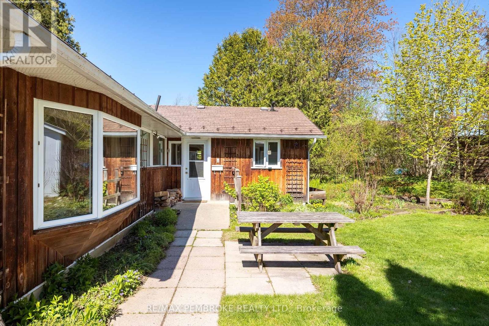 98 GLENDALE AVENUE - 10