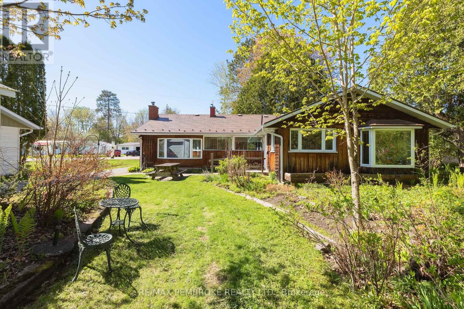 98 GLENDALE AVENUE - 11