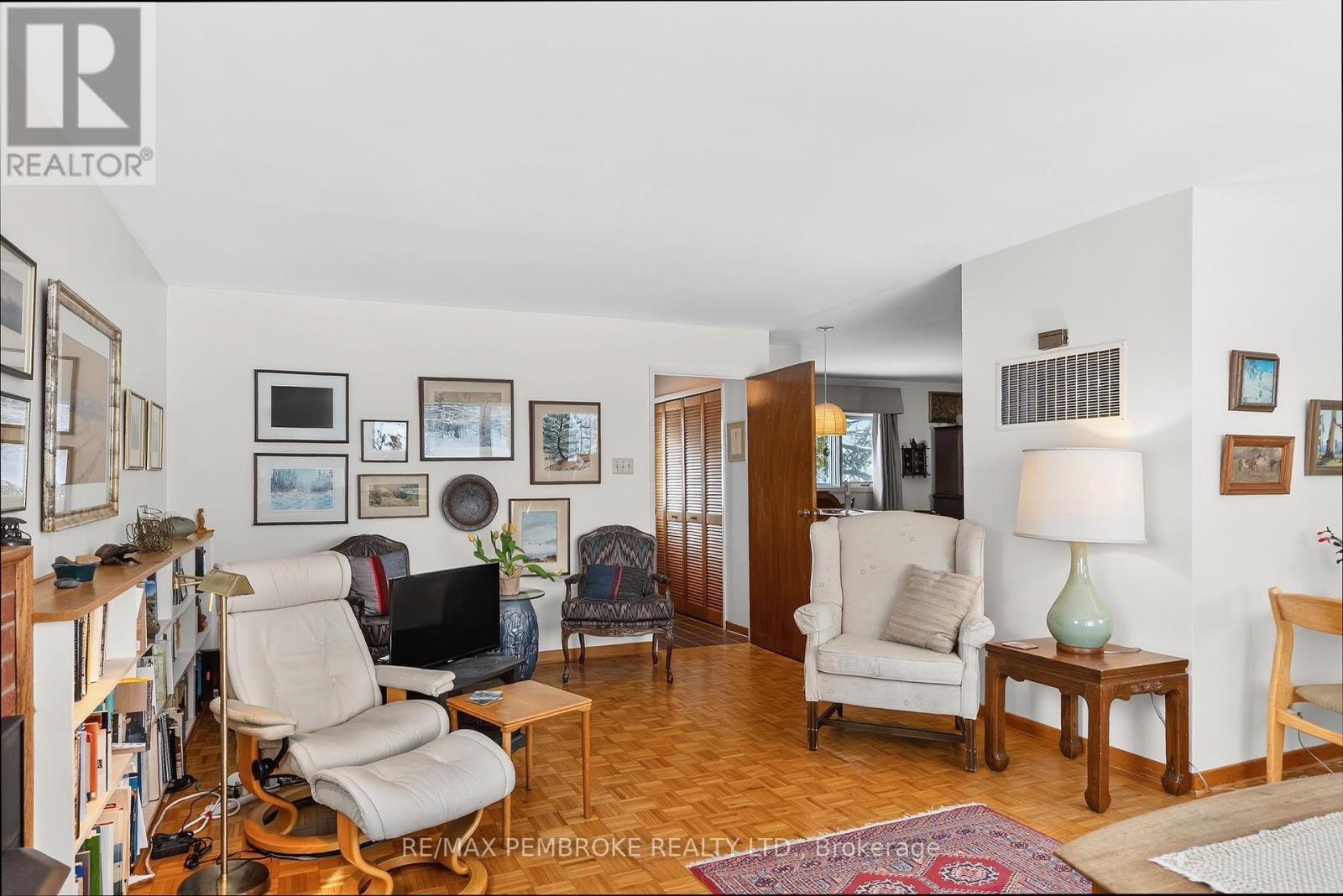 98 GLENDALE AVENUE - 12