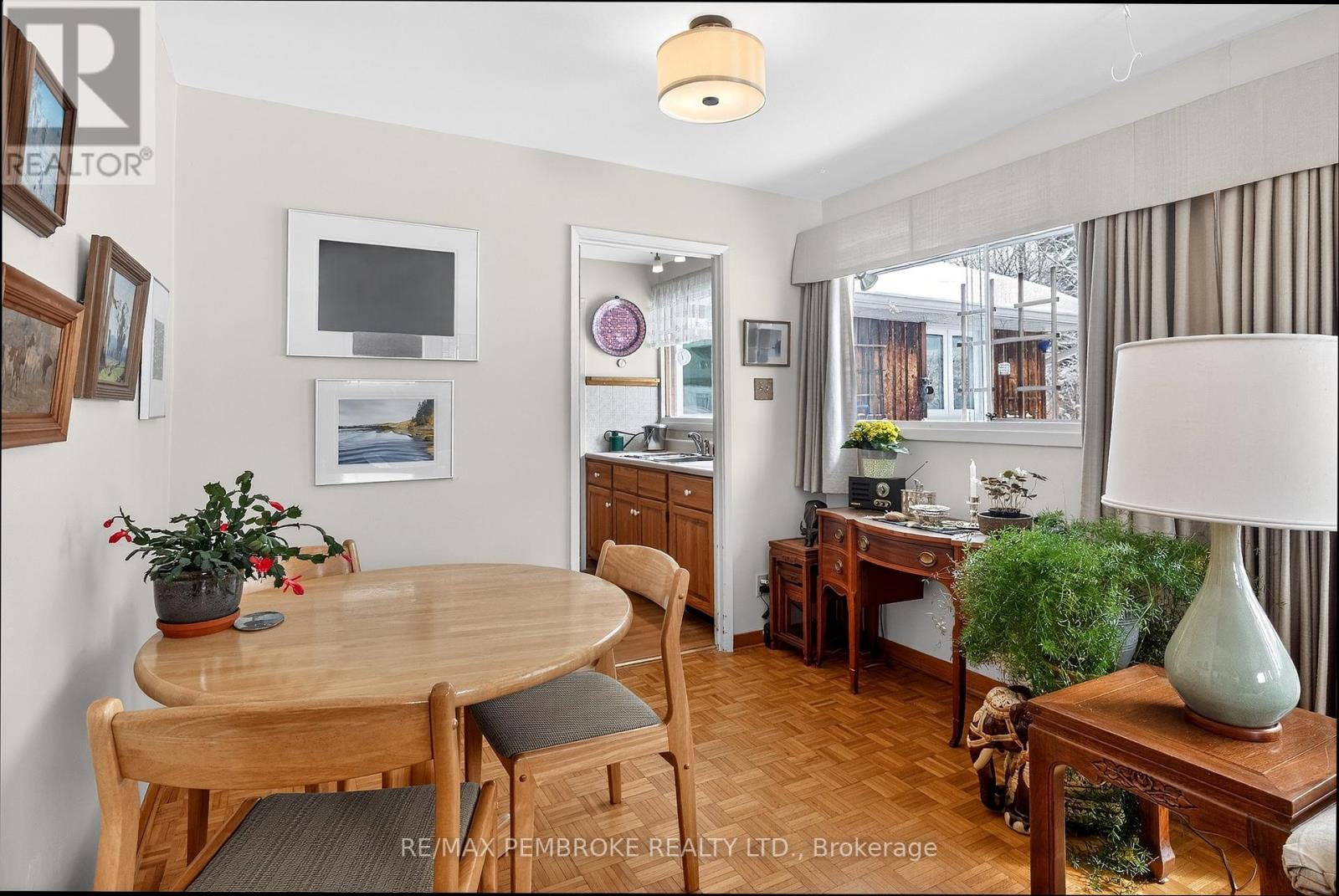 98 GLENDALE AVENUE - 25