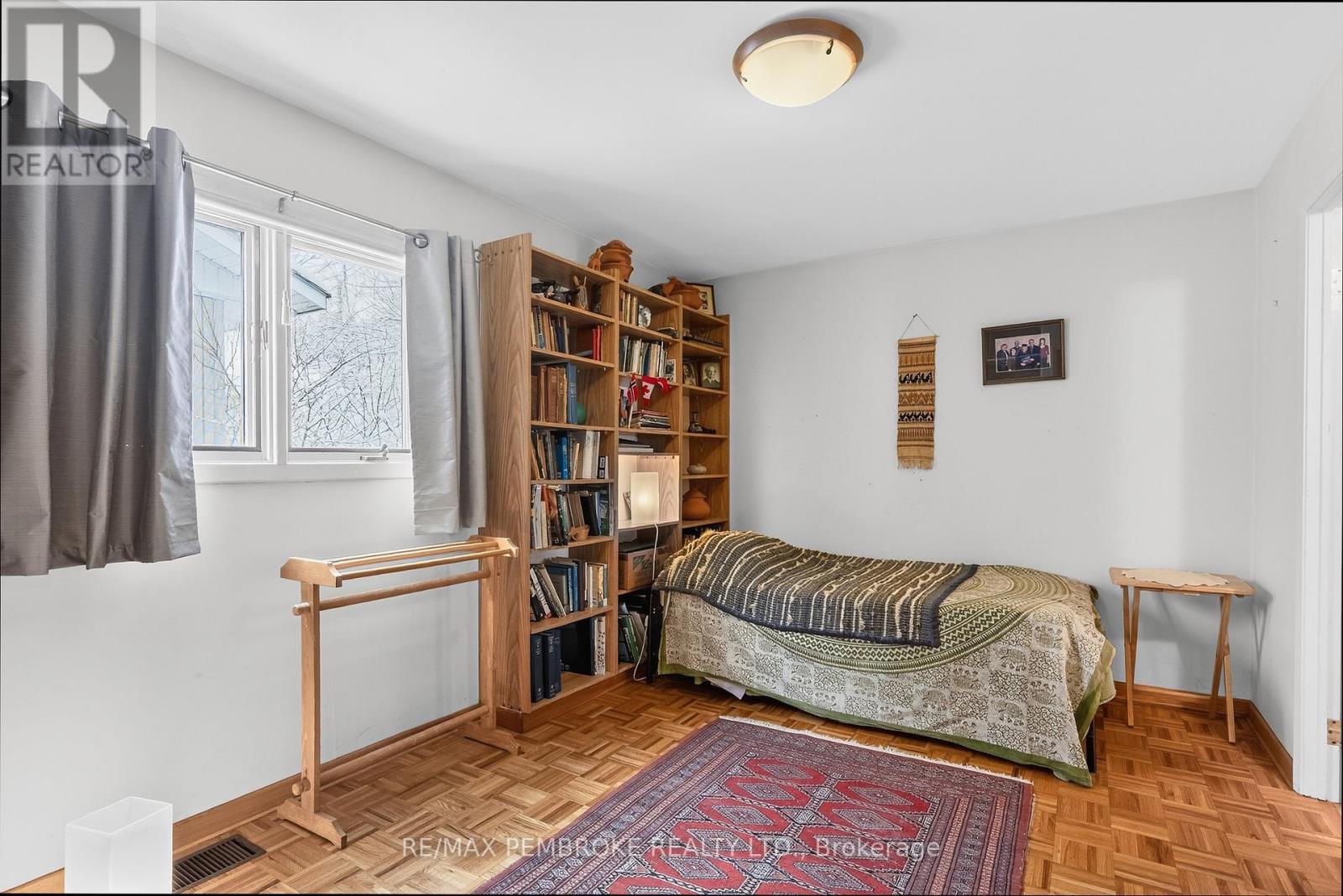 98 GLENDALE AVENUE - 27