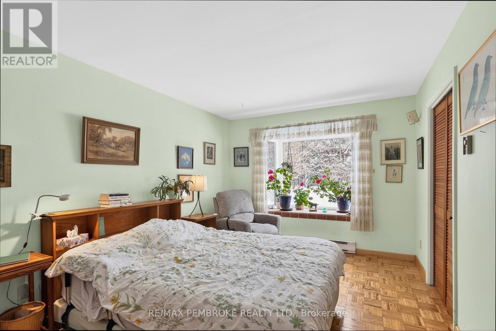 98 GLENDALE AVENUE - 28