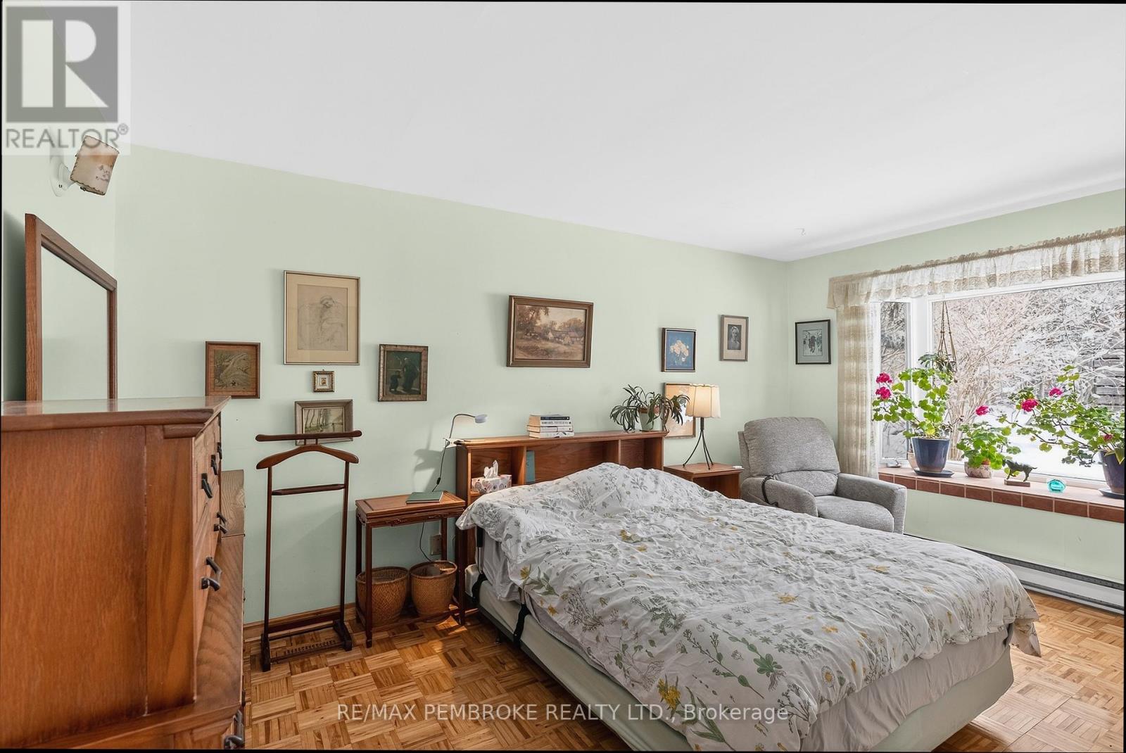 98 GLENDALE AVENUE - 29