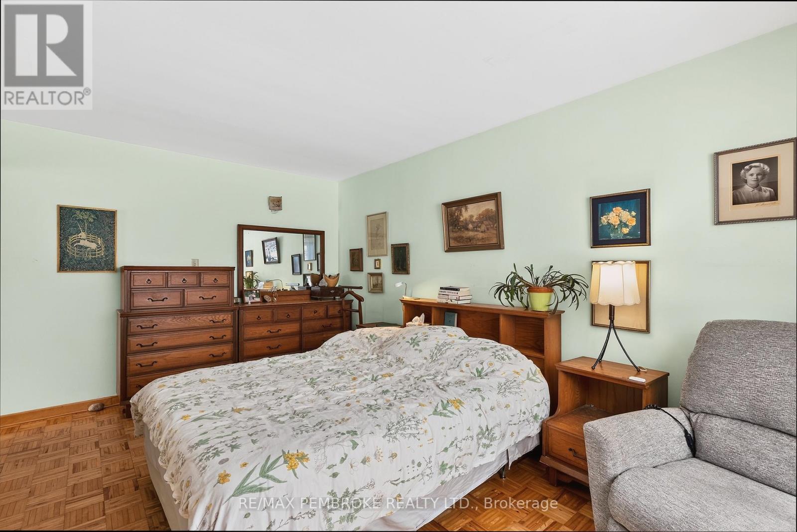 98 GLENDALE AVENUE - 30