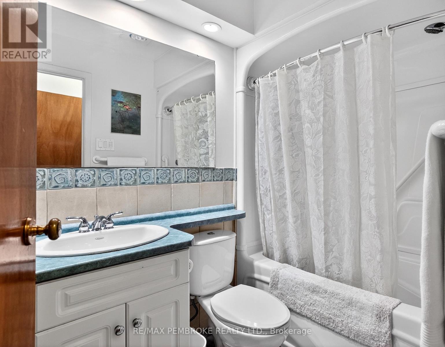 98 GLENDALE AVENUE - 34
