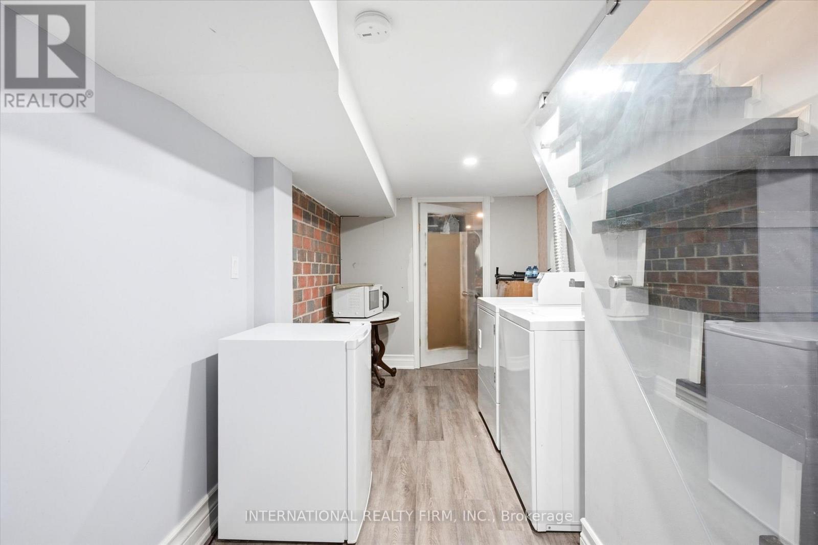 568 DELAWARE AVENUE N - 18
