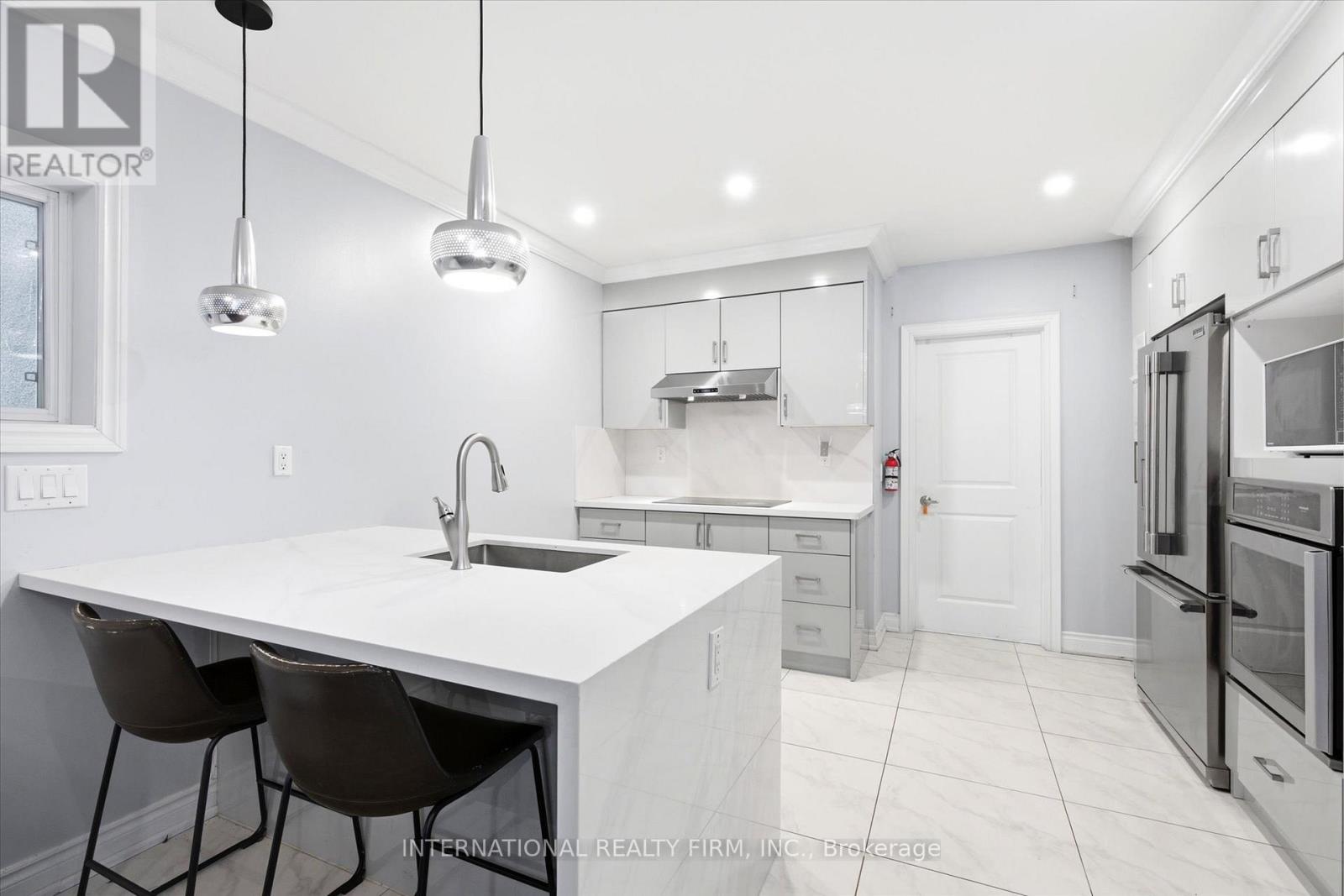 568 DELAWARE AVENUE N - 5