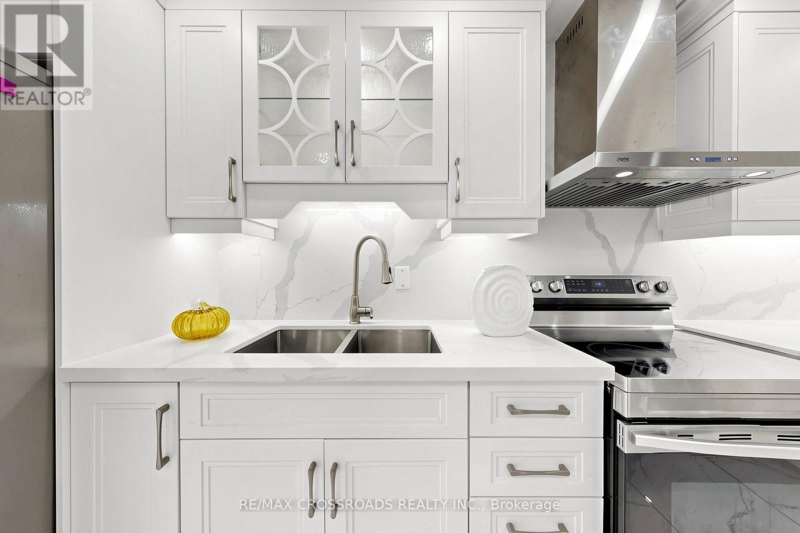 72 TELEGRAPH DRIVE - 18