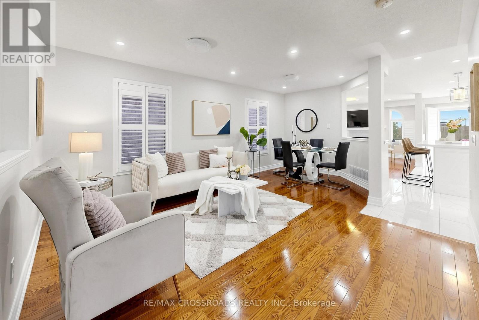 72 TELEGRAPH DRIVE - 7