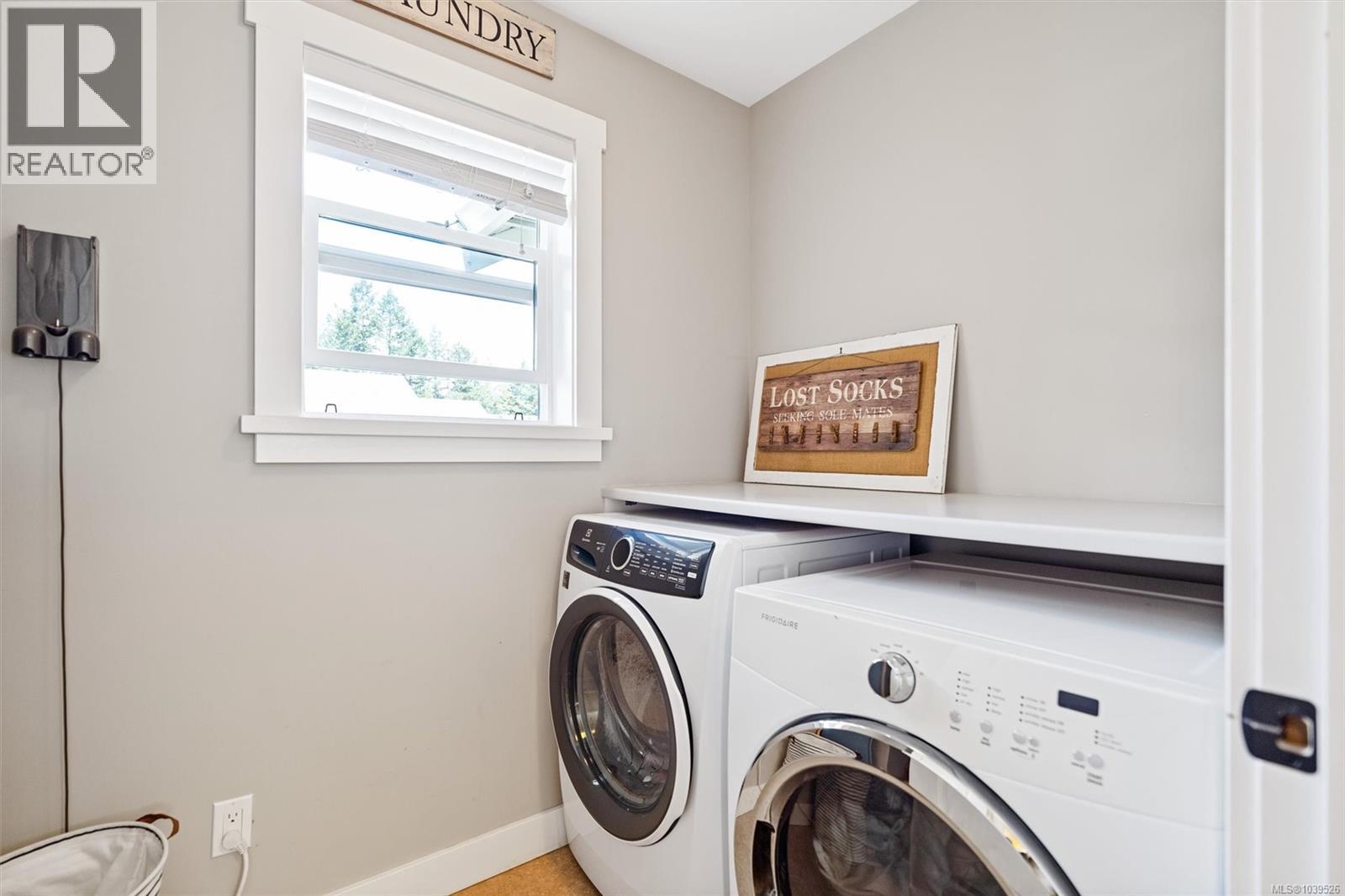 1286 McLeod Pl - 24