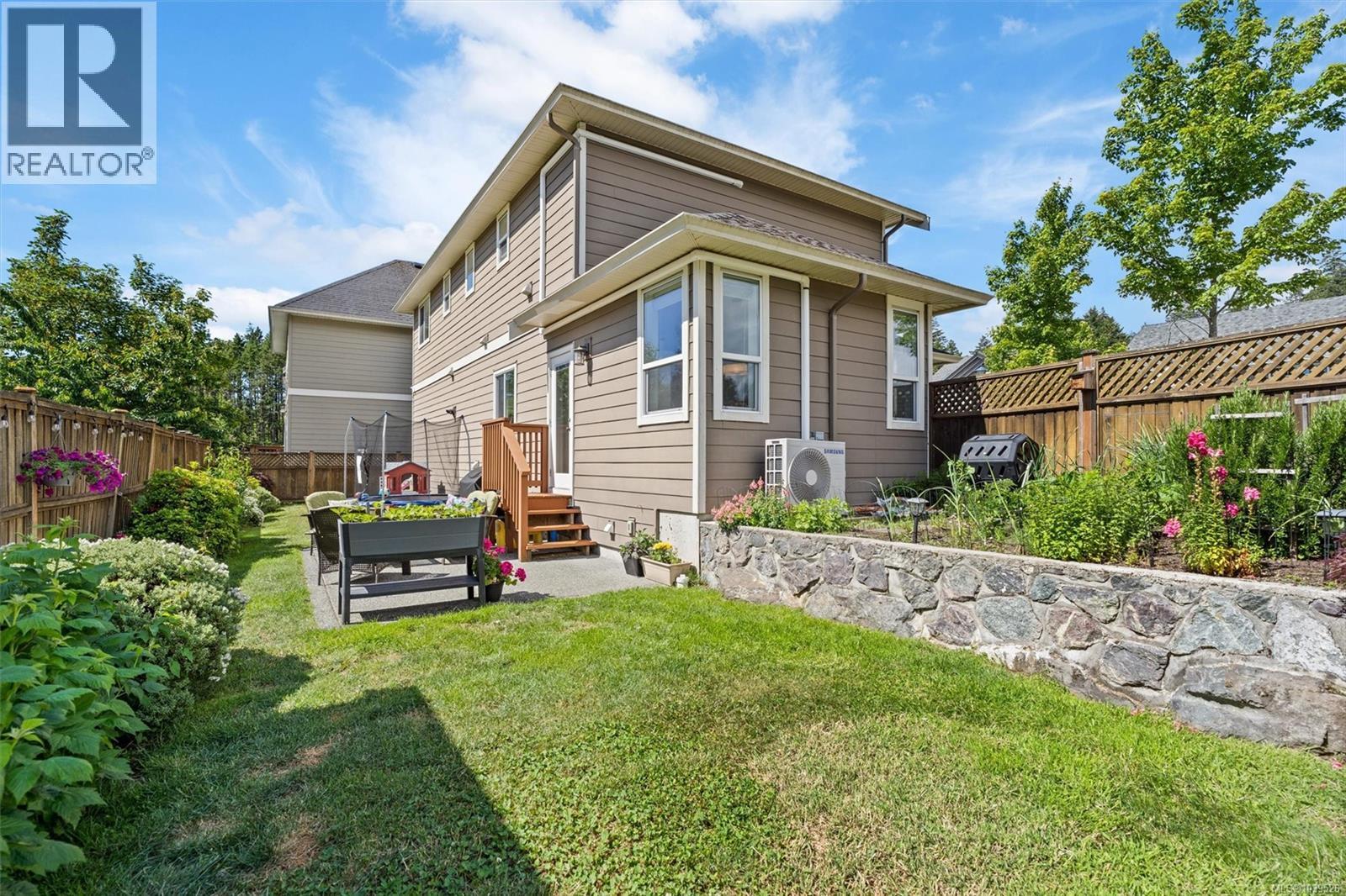 1286 McLeod Pl, Langford