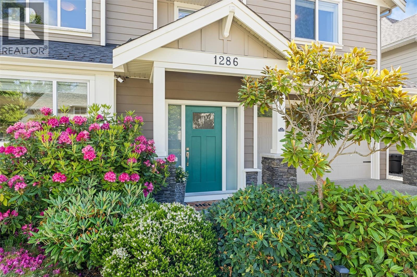 1286 McLeod Pl - 2