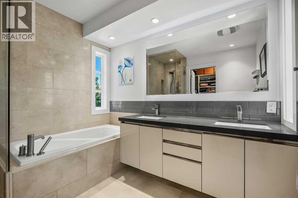 2412 28 Avenue SW - 23