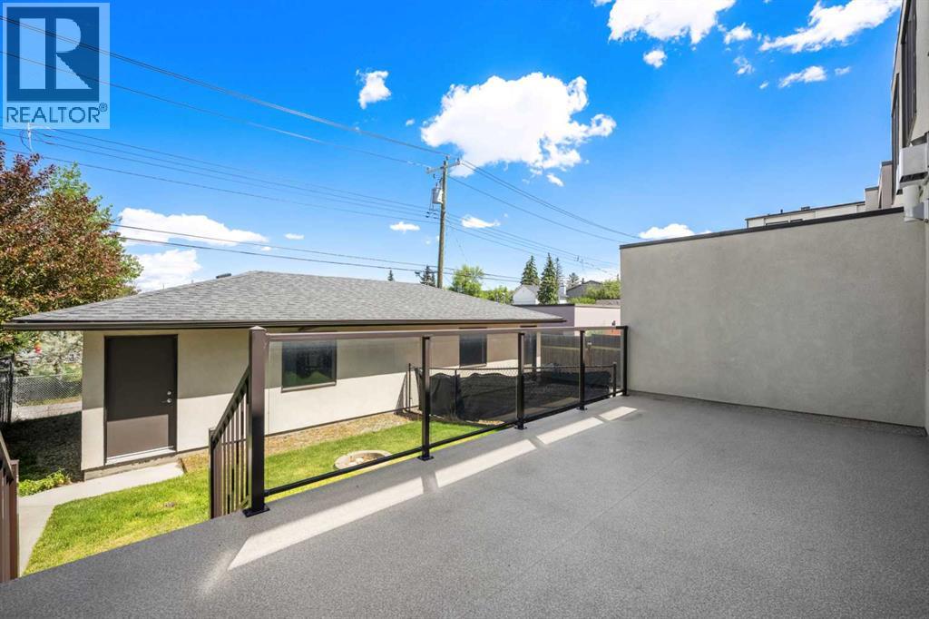 2412 28 Avenue SW - 40