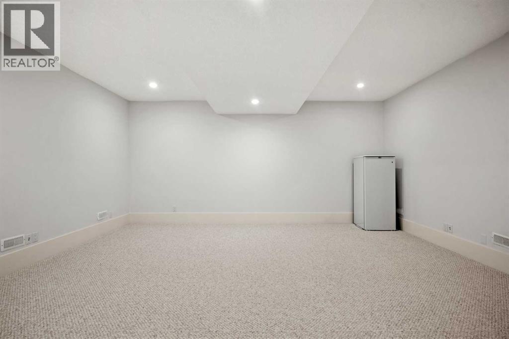 2412 28 Avenue SW - 38