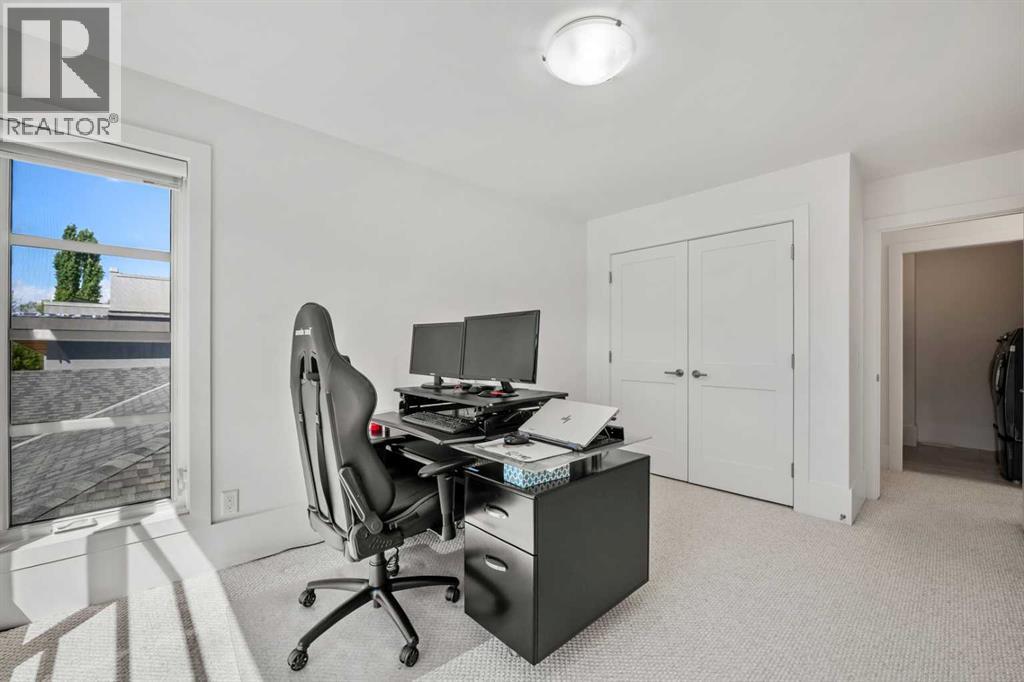 2412 28 Avenue SW - 28