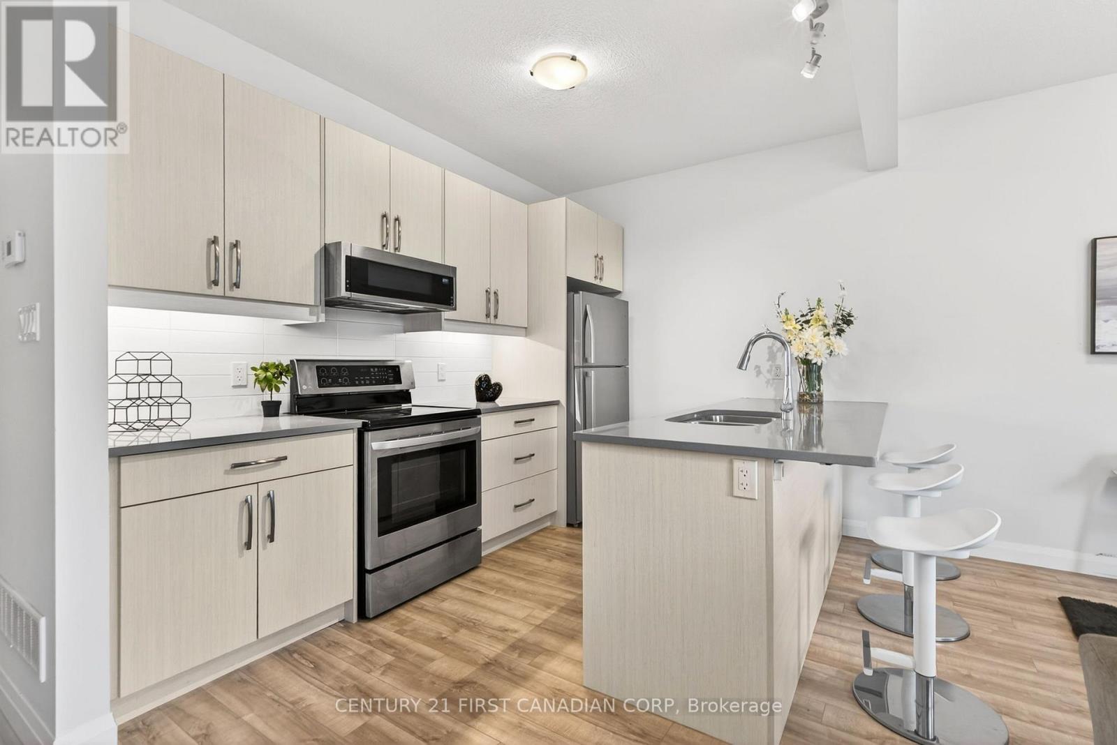 #9 807 KLEINBURG DRIVE - 5