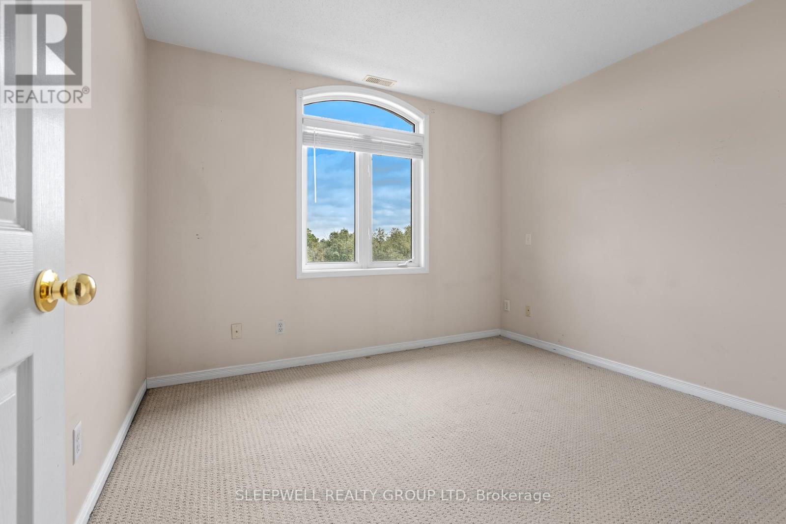 2 Bed, 2 Bath House for Rent in Ottawa – 7 – 190 RUSTIC HILLS CRESCENT, Ottawa – MLS# X13441184 - Image 11