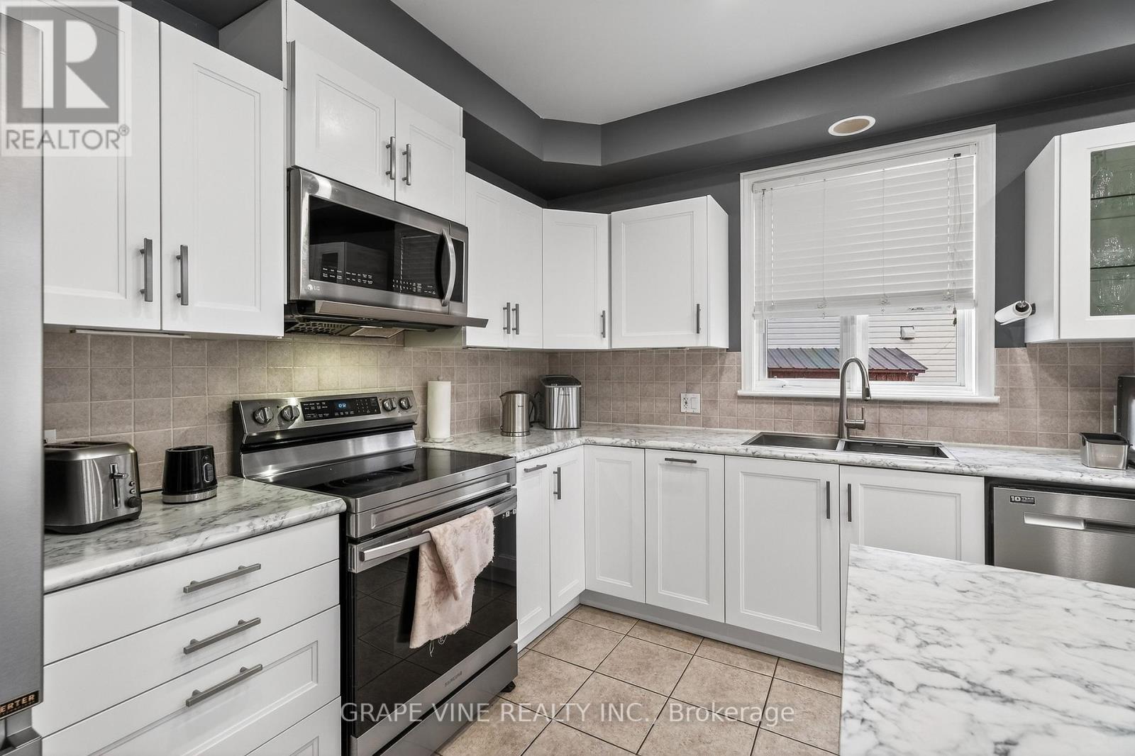 103 ROWALLEN PLACE - 21